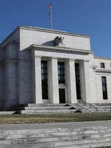 Alan Blinder Bets Against US Fed Raising Rates to 6%